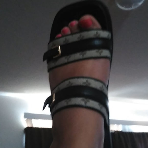 Louis Vuitton Sandals - Picture 3 of 4